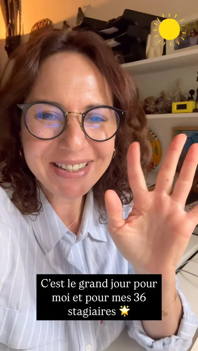Aujourd’hui, mercredi 7 mai, est un jour très spécial pour moi.

Dans quelques heures, je démarre la 9ᵉ session de ma formation « Devenir conseiller d’orientation scolaire indépendant », ou COSI pour les intimes.

📍 36 personnes inscrites, venant des quatre coins du monde : France, Allemagne, Royaume-Uni, Suisse, Nouvelle-Calédonie… et même le Vietnam ! 🌍

Même si c’est la 9ᵉ fois que je lance cette formation (en trois ans et demi d’aventure !), je ressens toujours la même émotion… et je l’avoue, un petit trac : celui de vouloir transmettre au mieux, d’être à la hauteur, de faire en sorte que cette formation soit utile et inspirante pour chacun de mes stagiaires.

Cette semaine, je fais connaissance avec mes trois groupes :
☕ Mercredi matin
💼 Vendredi après-midi
🌞 Dimanche après-midi

Durant 8 semaines, je vais leur partager tout ce que j’ai appris au fil du temps :
🧭 des bases solides sur l’orientation scolaire, la réforme du bac, Parcoursup et les études supérieures,
🛠️ une méthode complète et clé en main pour réaliser des bilans d’orientation,
🚀 et pour finir en beauté : un module pour lancer et développer son activité en tant qu’indépendant.

À bientôt 👋 

#orientationscolaire #orientationpostbac #meriemdraman #assocosi #devenircosi #conseilenorientation #conseillerdorientation #changerdeviepro